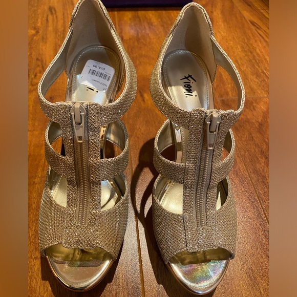 Gold Fioni Stiletto Heels. Size 7. - Picture 6 of 6